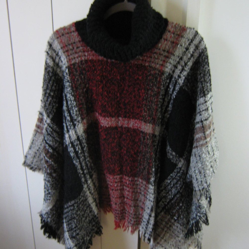 NWT Cheri Bliss Turtleneck Plaid Poncho
